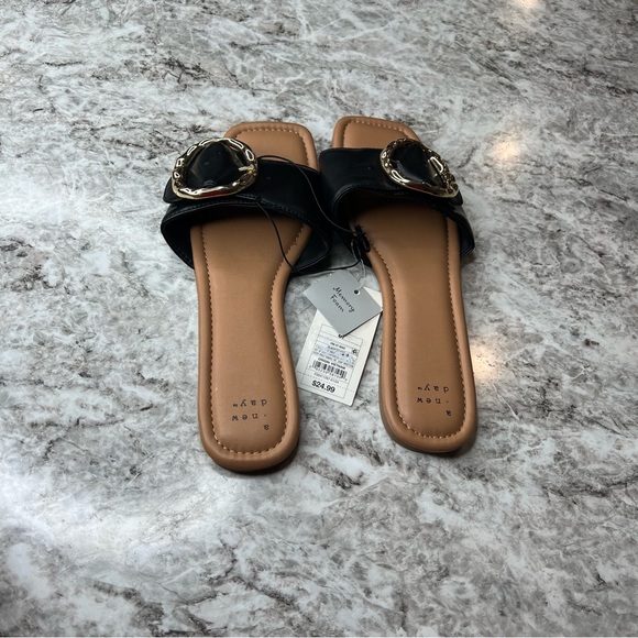 a new day sandals shoes black gold buckle size 7.5  new with tags Bennie - Picture 3 of 5